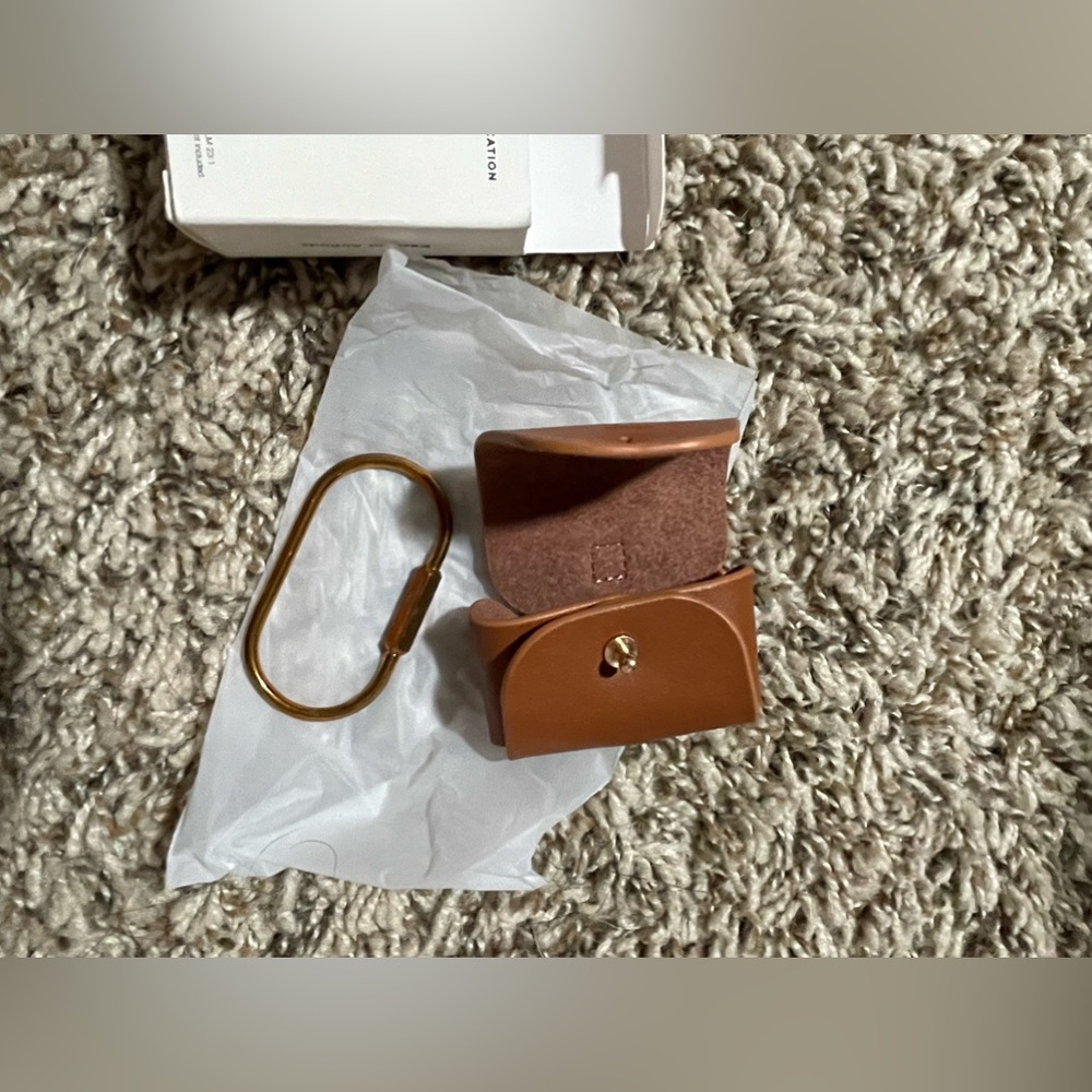 ** Bundle add on**. BROWN LEATHER AIRPODS CASE - Picture 1 of 4